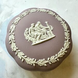 Wedgewood Lilac Jasperware Scalloped Lidded Trinket Box Vintage Purple
